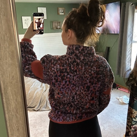 Multicolor Fleece Pullover - Picture 6 of 6